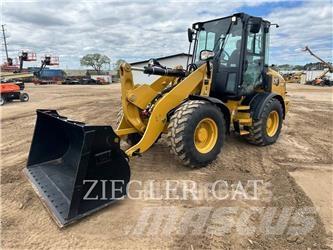 CAT 908M Фронтальные погрузчики