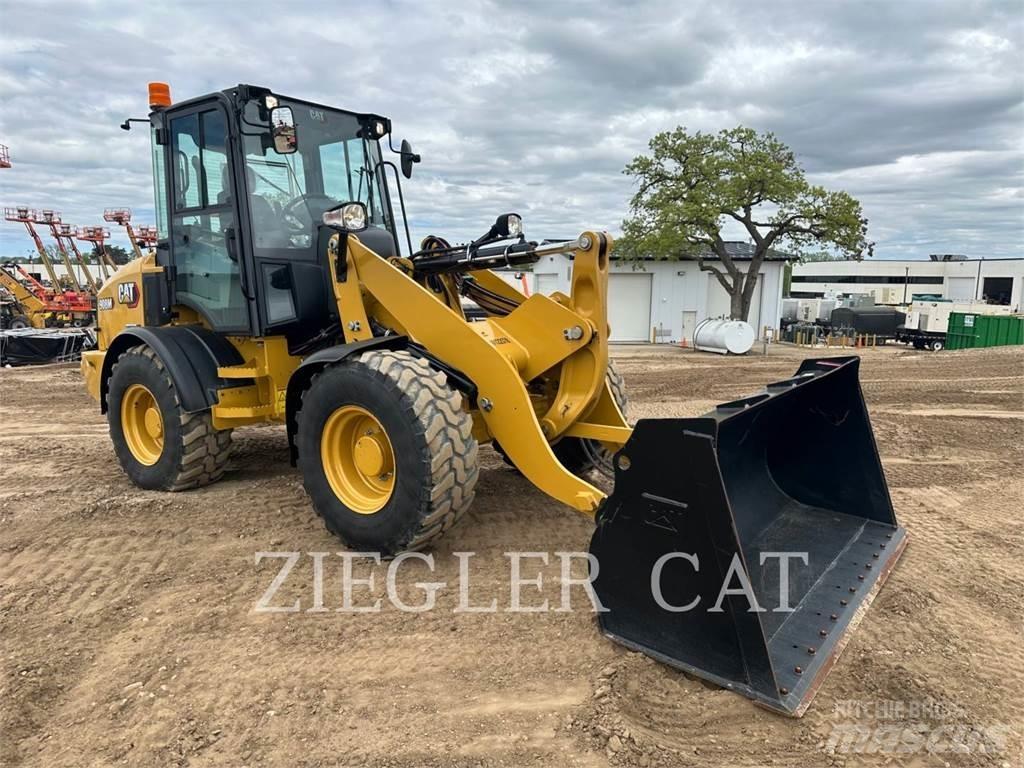 CAT 908M Фронтальные погрузчики