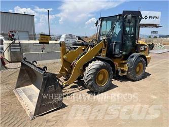 CAT 908M Фронтальные погрузчики