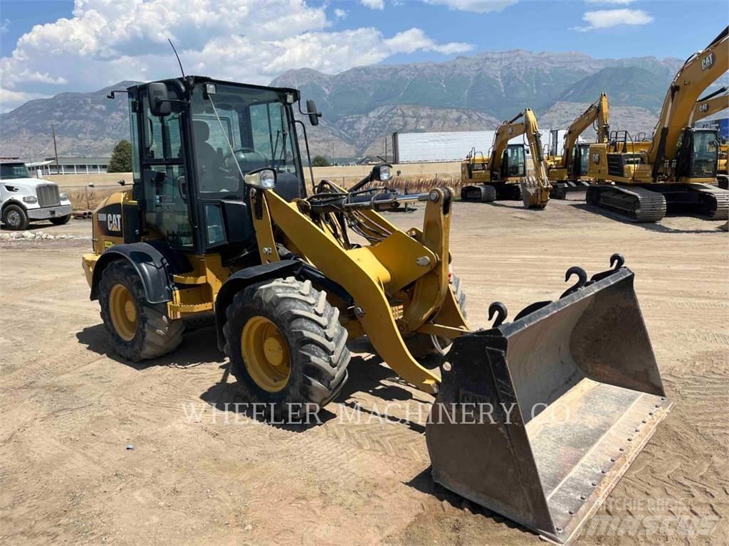CAT 908M Фронтальные погрузчики
