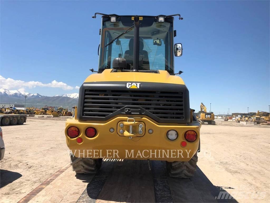 CAT 908M Фронтальные погрузчики