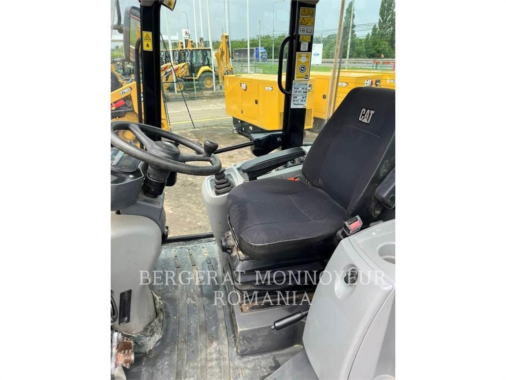 CAT 908M Фронтальные погрузчики