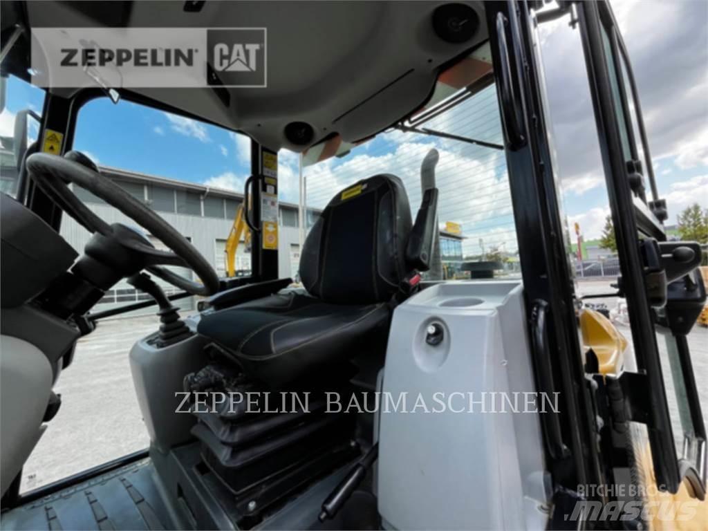 CAT 908M Фронтальные погрузчики