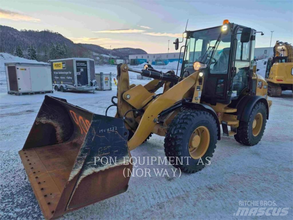 CAT 908M Фронтальные погрузчики