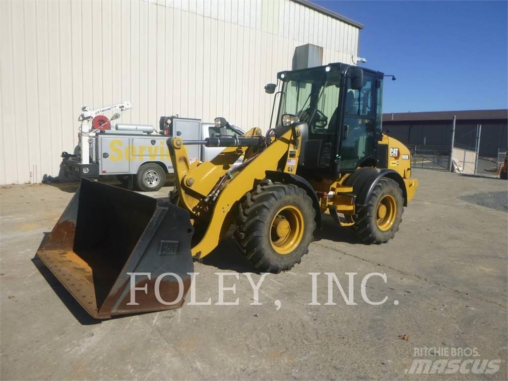 CAT 908M Фронтальные погрузчики