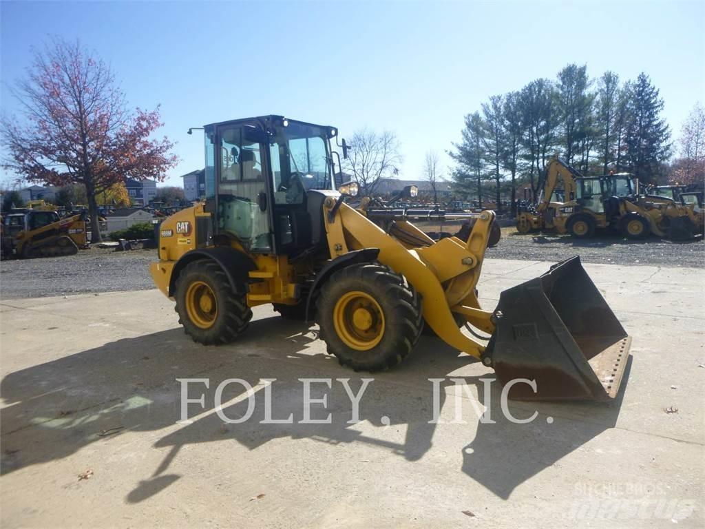 CAT 908M Фронтальные погрузчики