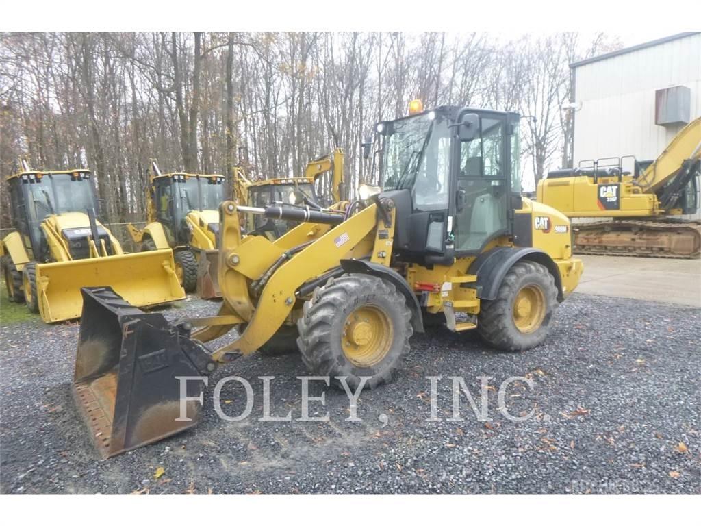 CAT 908M Фронтальные погрузчики