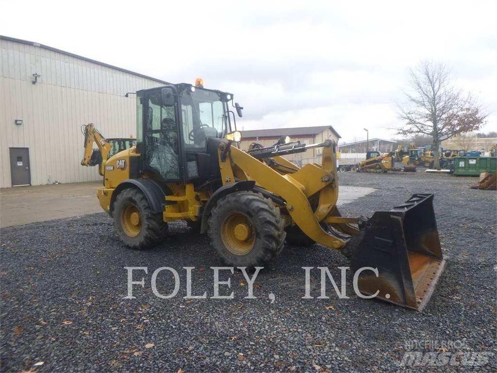 CAT 908M Фронтальные погрузчики