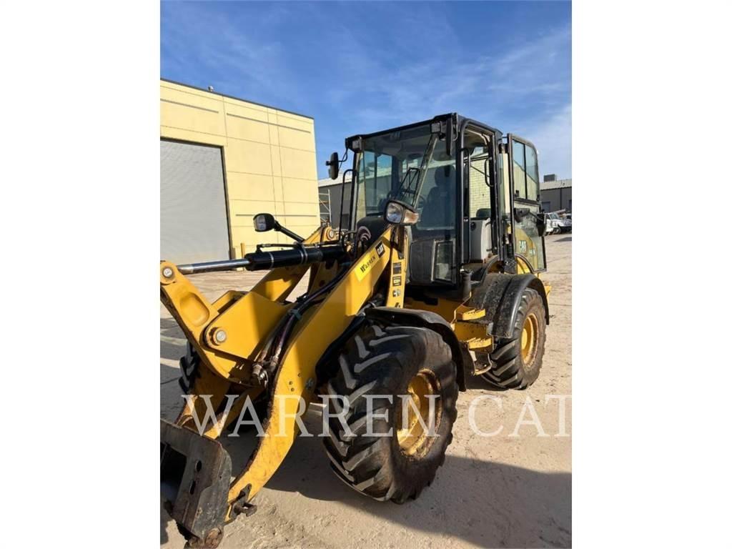 CAT 908M Фронтальные погрузчики
