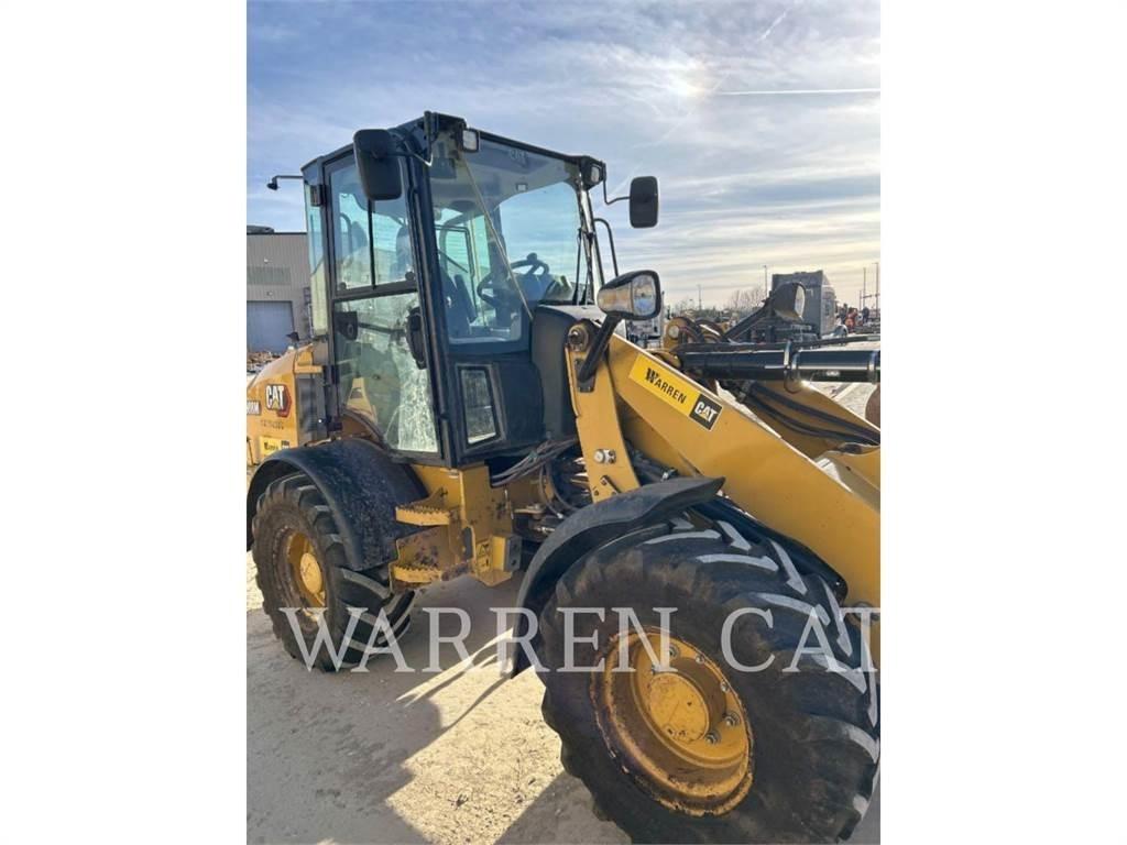 CAT 908M Фронтальные погрузчики