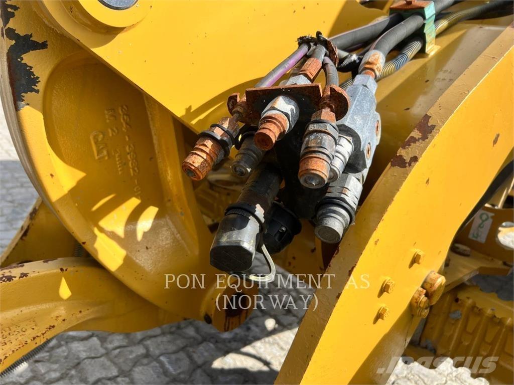 CAT 908M Фронтальные погрузчики
