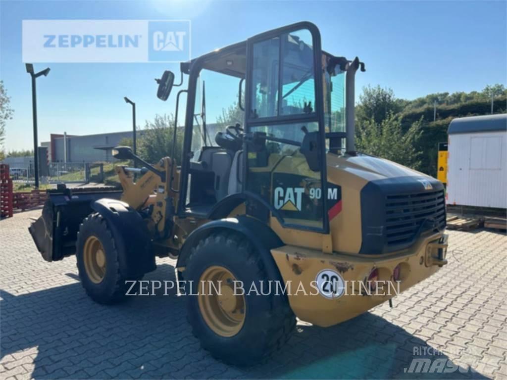 CAT 908M Фронтальные погрузчики