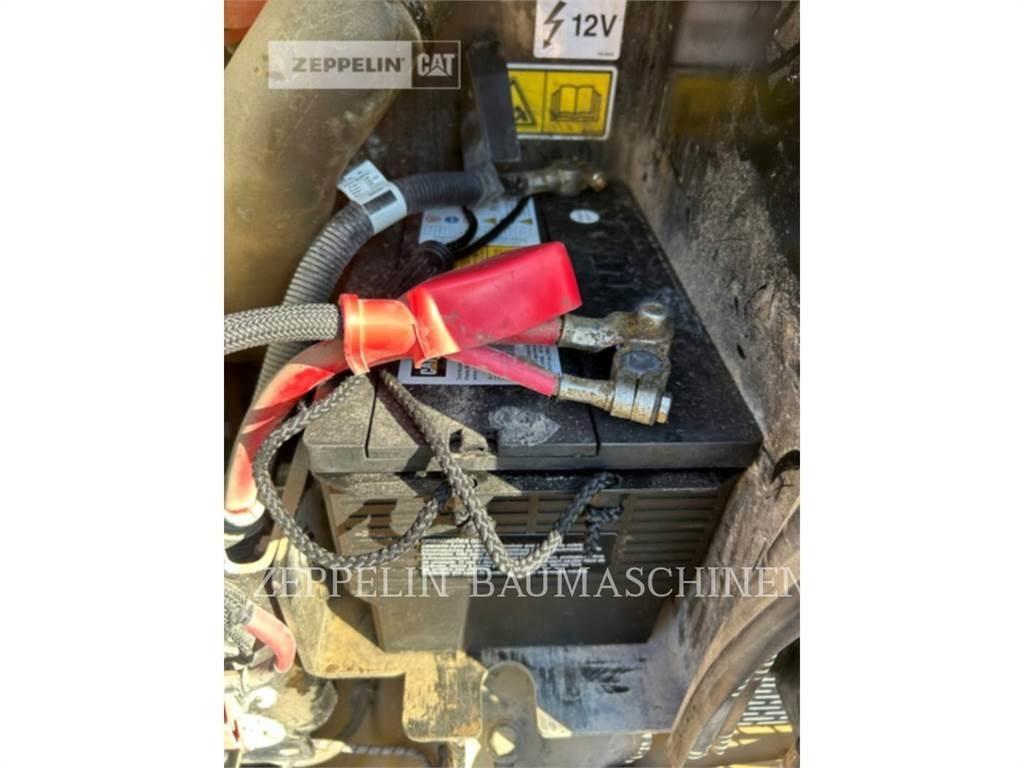 CAT 908M Фронтальные погрузчики