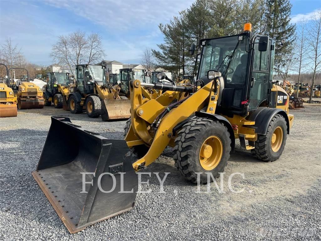 CAT 908M Фронтальные погрузчики