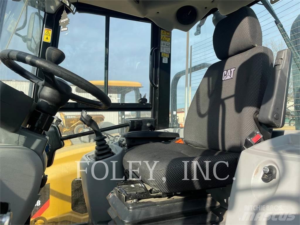 CAT 908M Фронтальные погрузчики