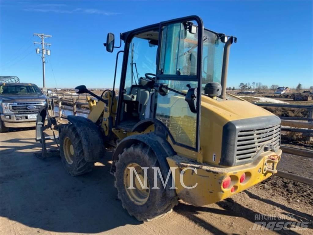 CAT 908M Фронтальные погрузчики