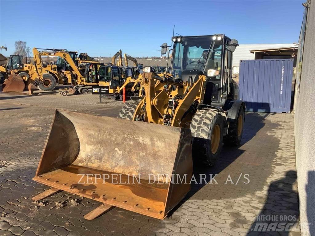 CAT 908M Фронтальные погрузчики