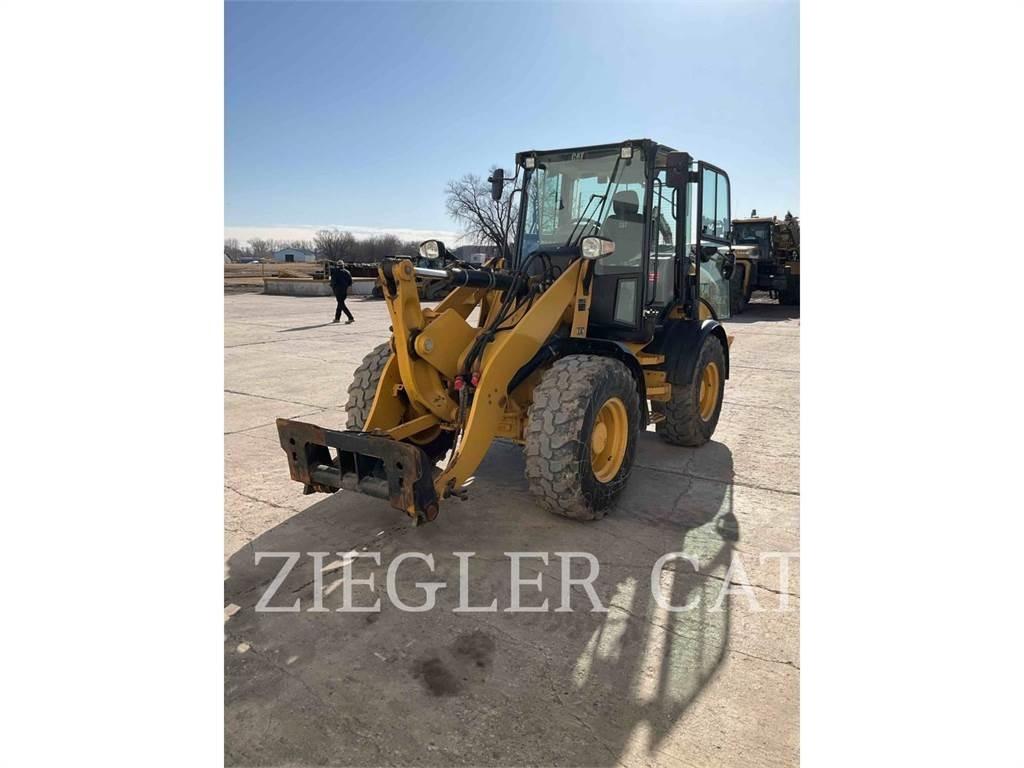 CAT 908M Фронтальные погрузчики