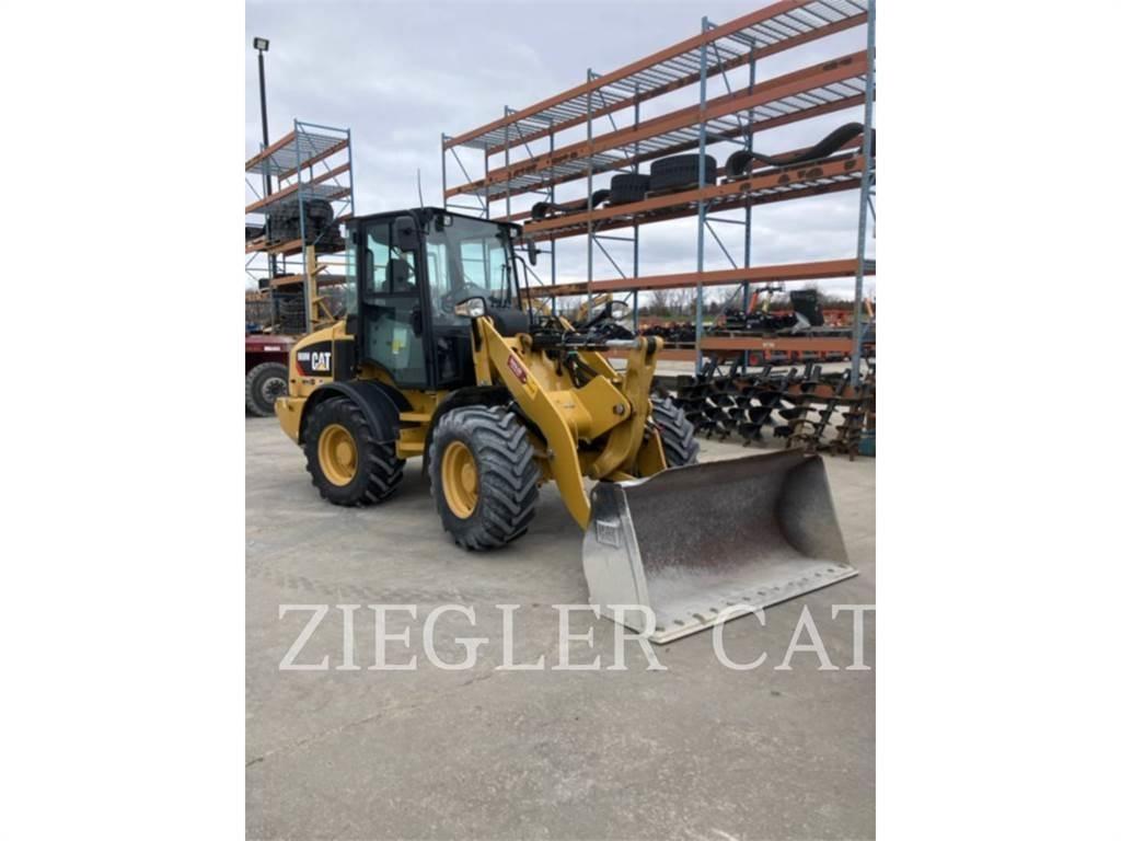 CAT 908M Фронтальные погрузчики