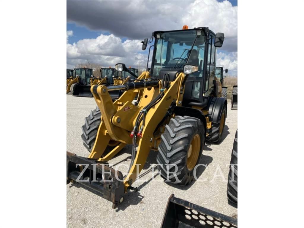 CAT 908M Фронтальные погрузчики