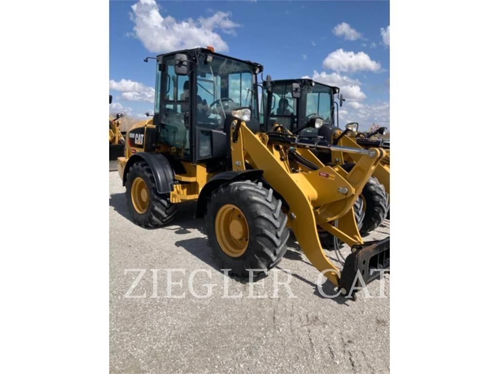 CAT 908M Фронтальные погрузчики