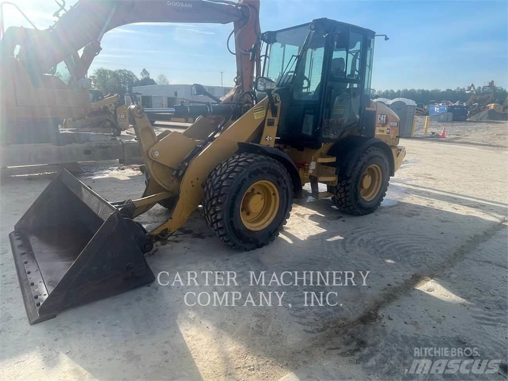 CAT 908M Фронтальные погрузчики