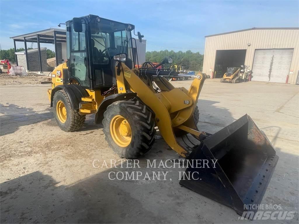 CAT 908M Фронтальные погрузчики
