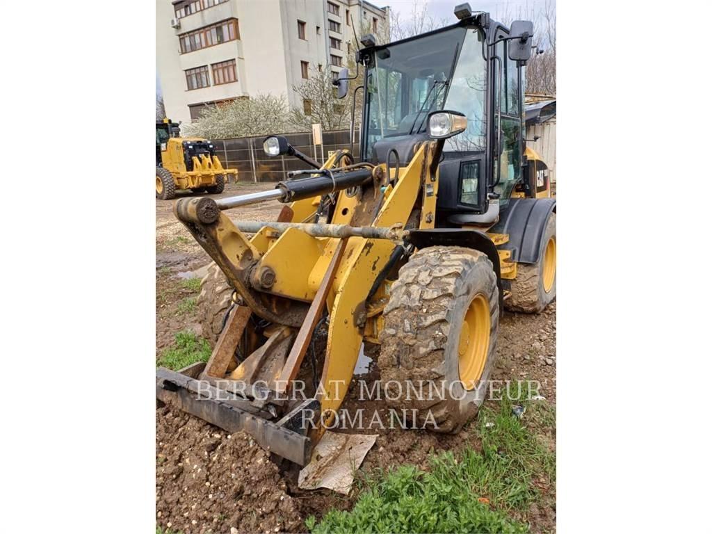 CAT 908M Фронтальные погрузчики