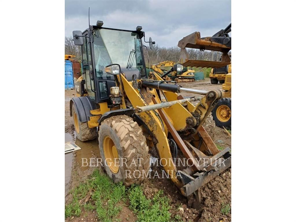 CAT 908M Фронтальные погрузчики