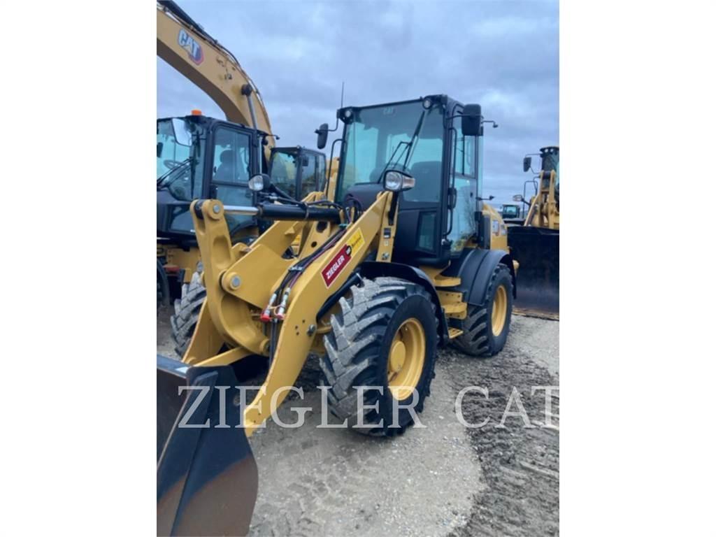 CAT 908M Фронтальные погрузчики