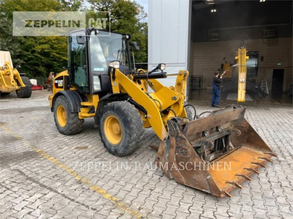 CAT 908M Фронтальные погрузчики