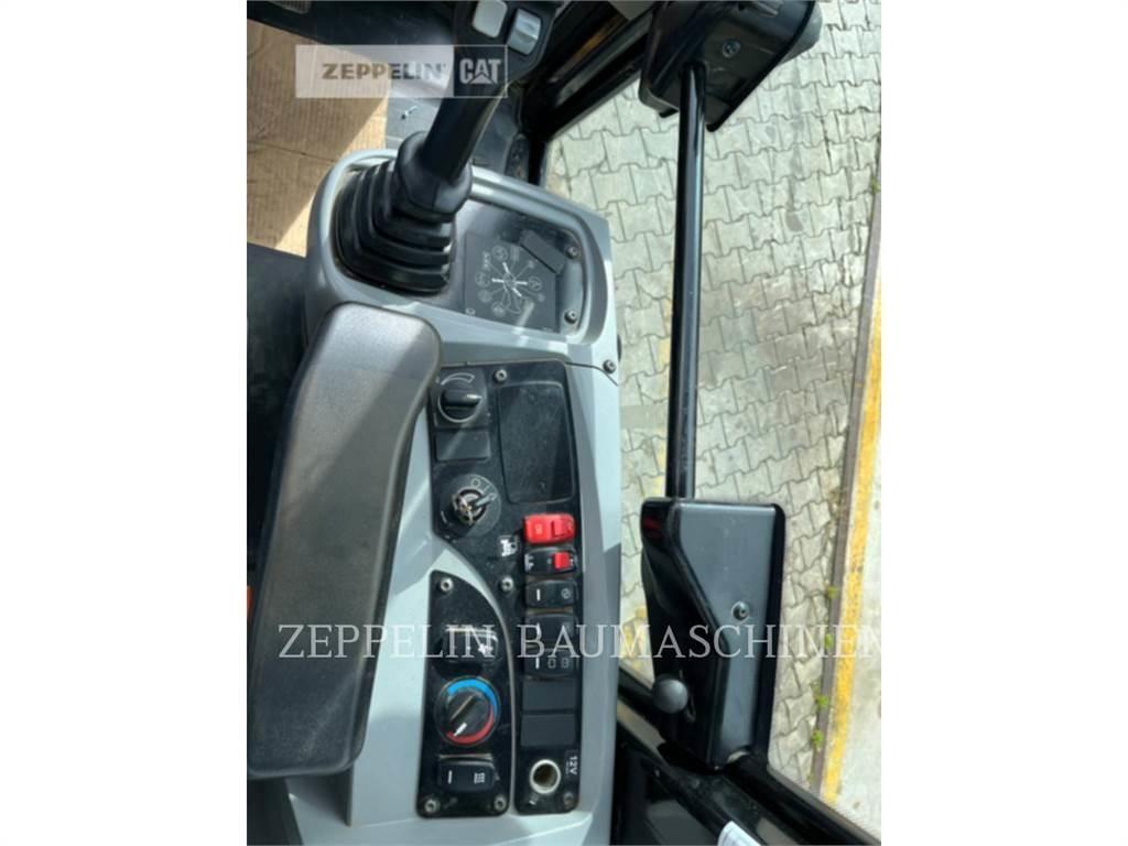 CAT 908M Фронтальные погрузчики