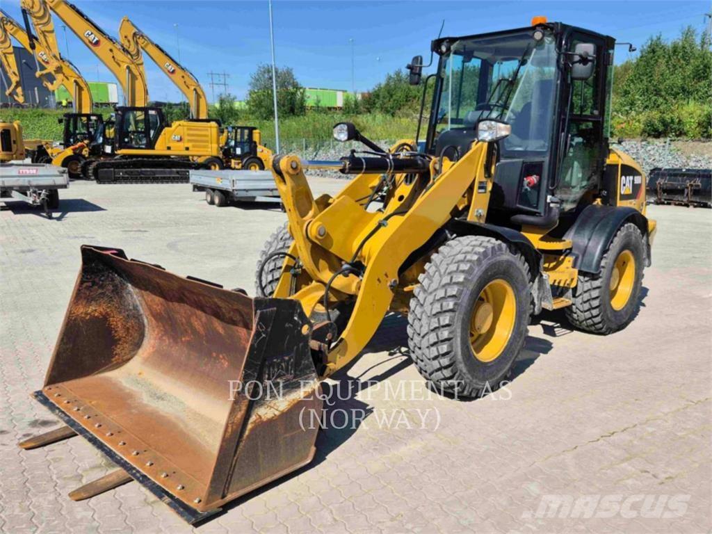 CAT 908M Фронтальные погрузчики