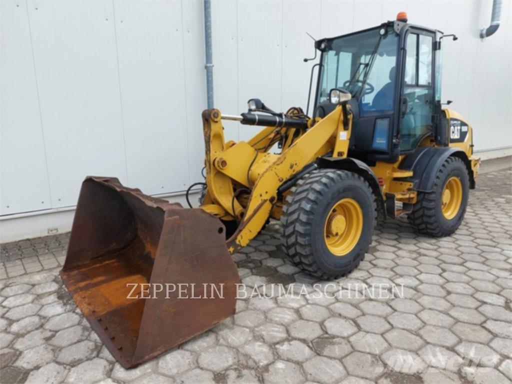 CAT 908M Фронтальные погрузчики