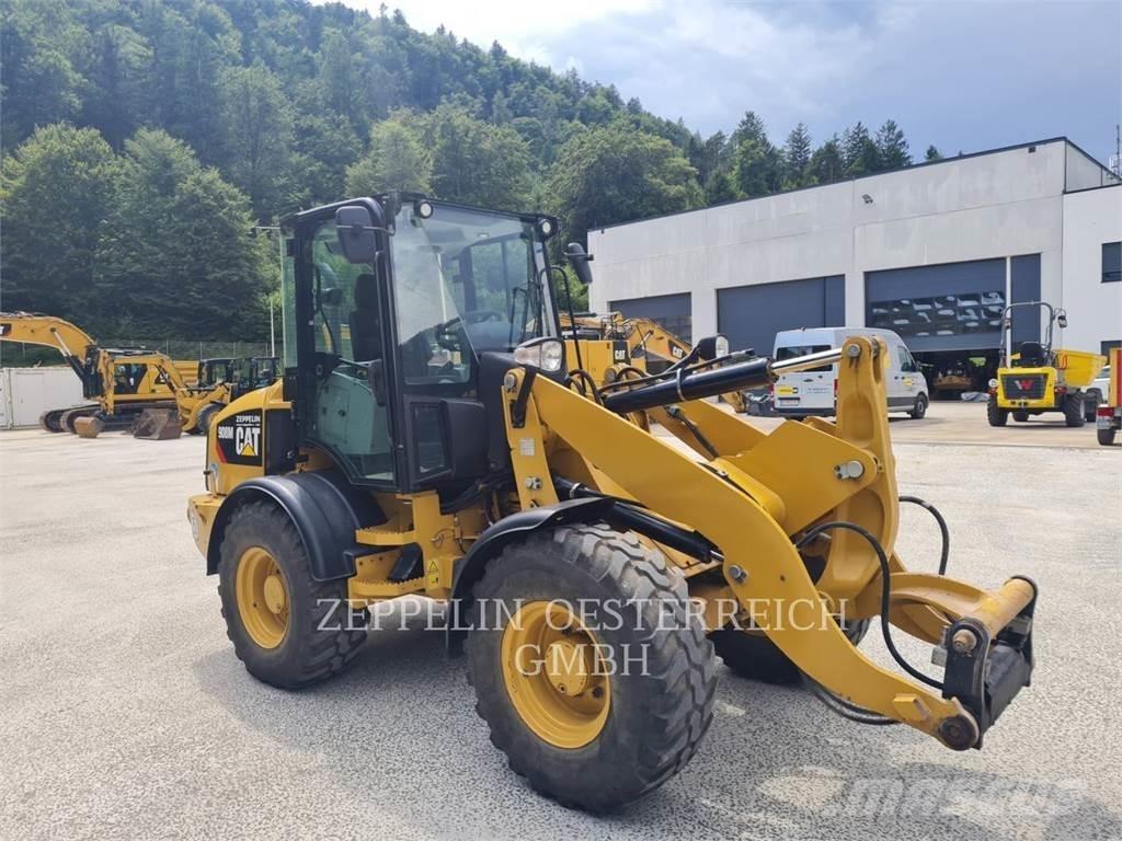 CAT 908M Фронтальные погрузчики