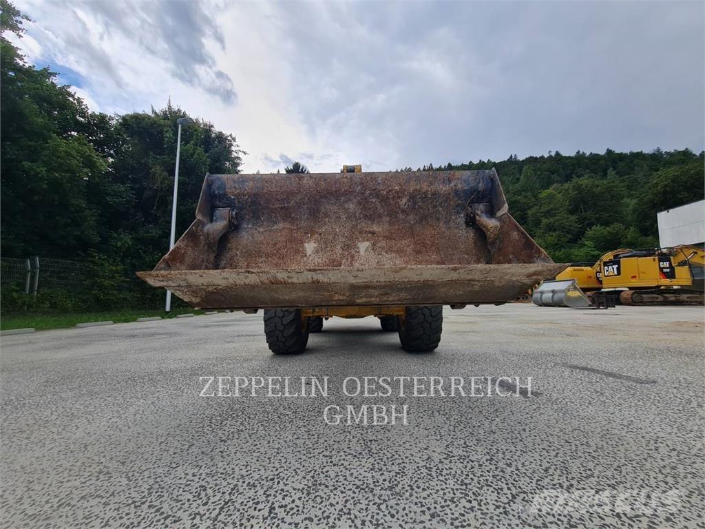 CAT 908M Фронтальные погрузчики