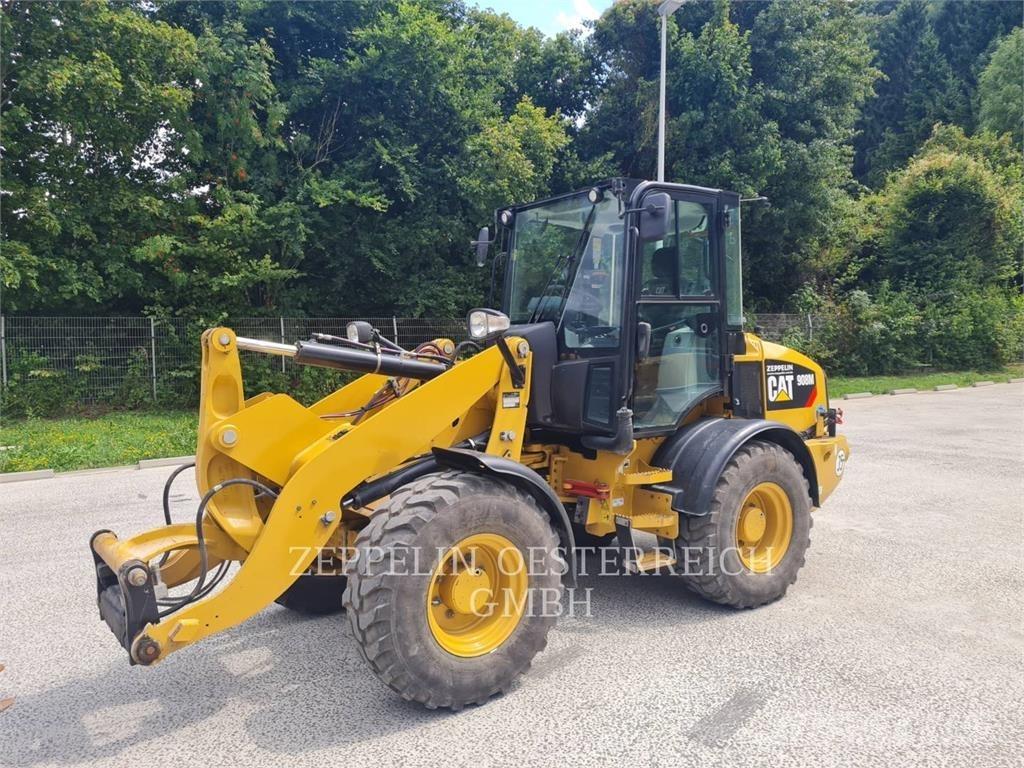 CAT 908M Фронтальные погрузчики