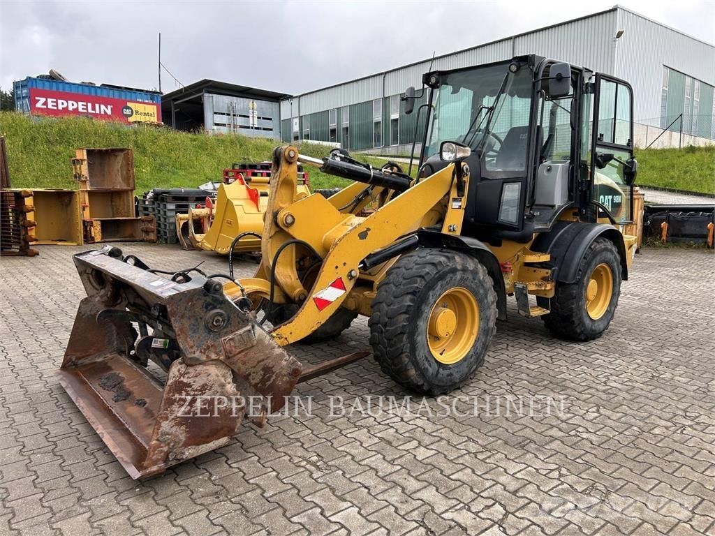 CAT 908M Фронтальные погрузчики