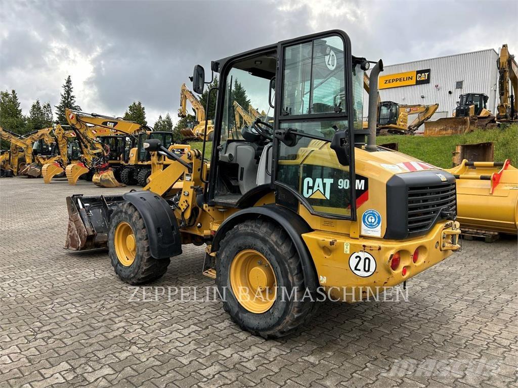 CAT 908M Фронтальные погрузчики
