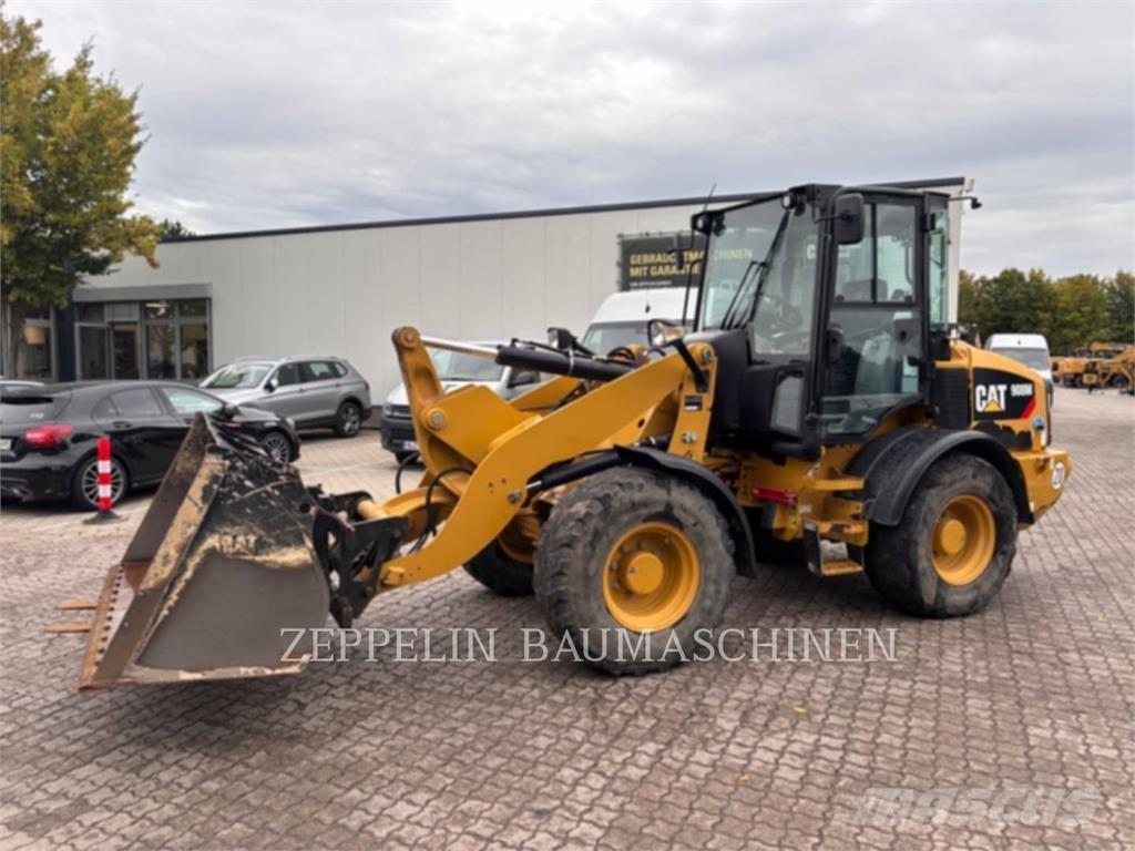 CAT 908M Фронтальные погрузчики