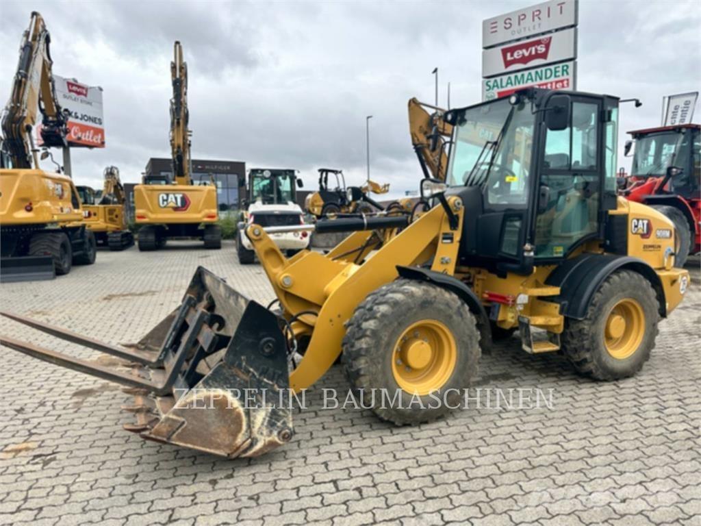 CAT 908M Фронтальные погрузчики