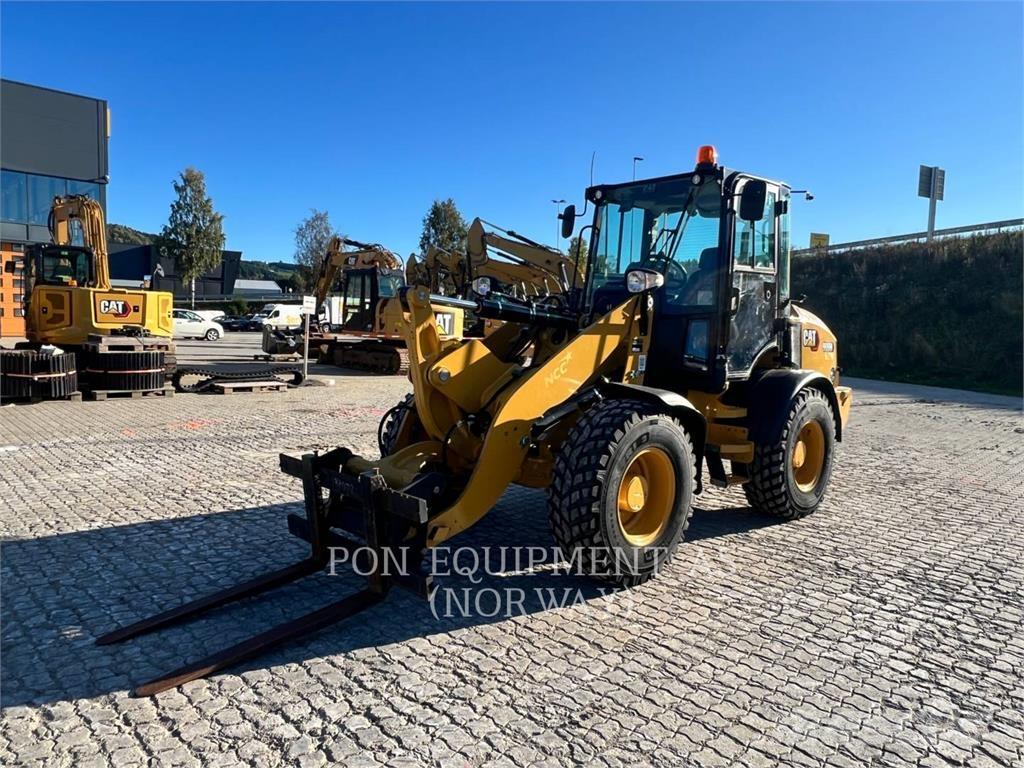 CAT 908M Фронтальные погрузчики