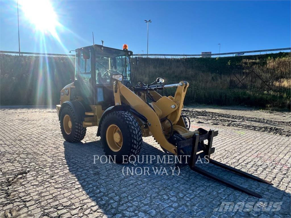 CAT 908M Фронтальные погрузчики