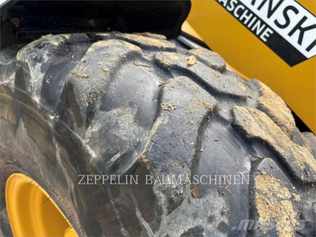 CAT 908M Фронтальные погрузчики