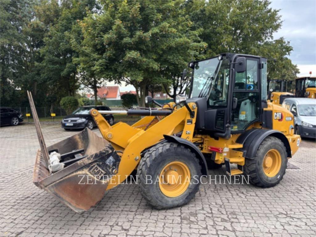 CAT 908M Фронтальные погрузчики
