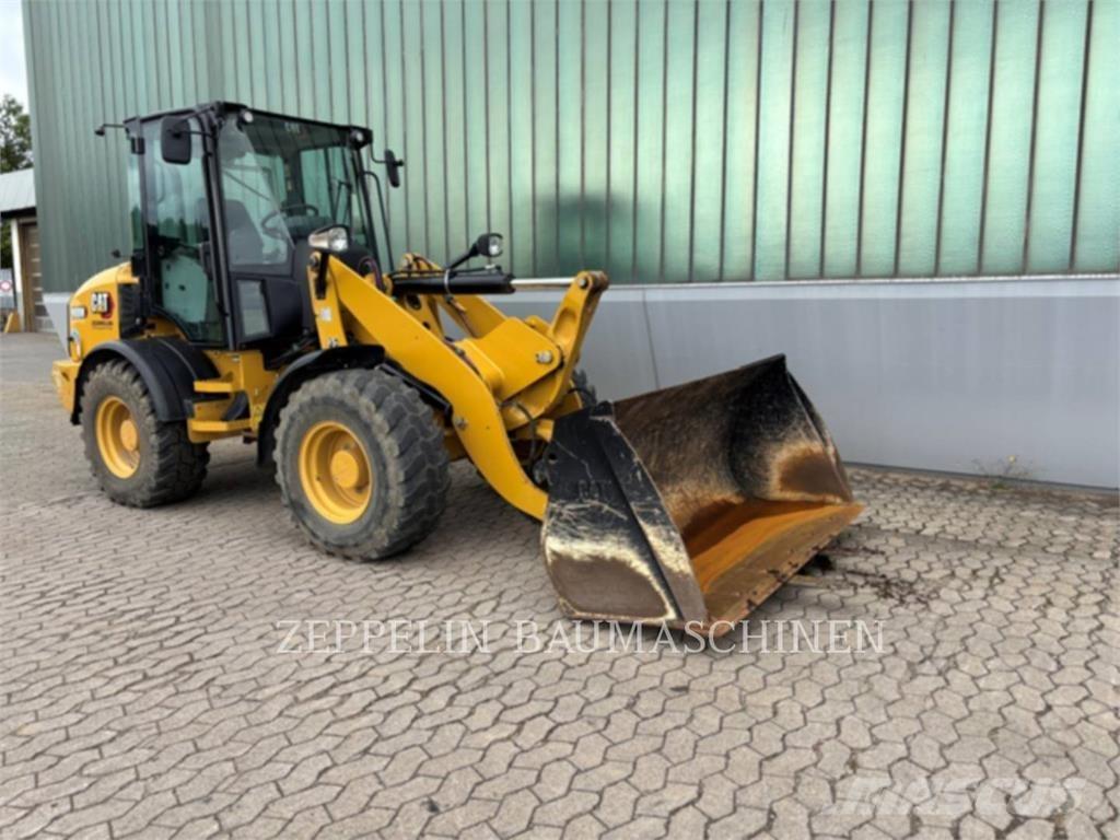 CAT 908M Фронтальные погрузчики