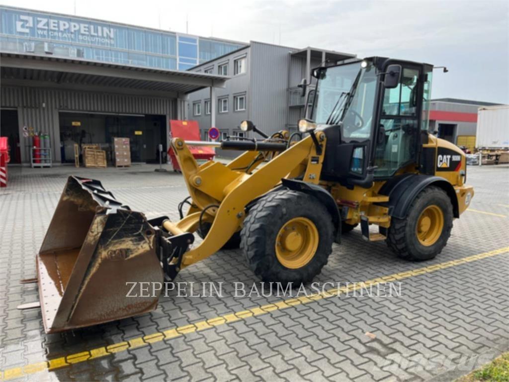 CAT 908M Фронтальные погрузчики