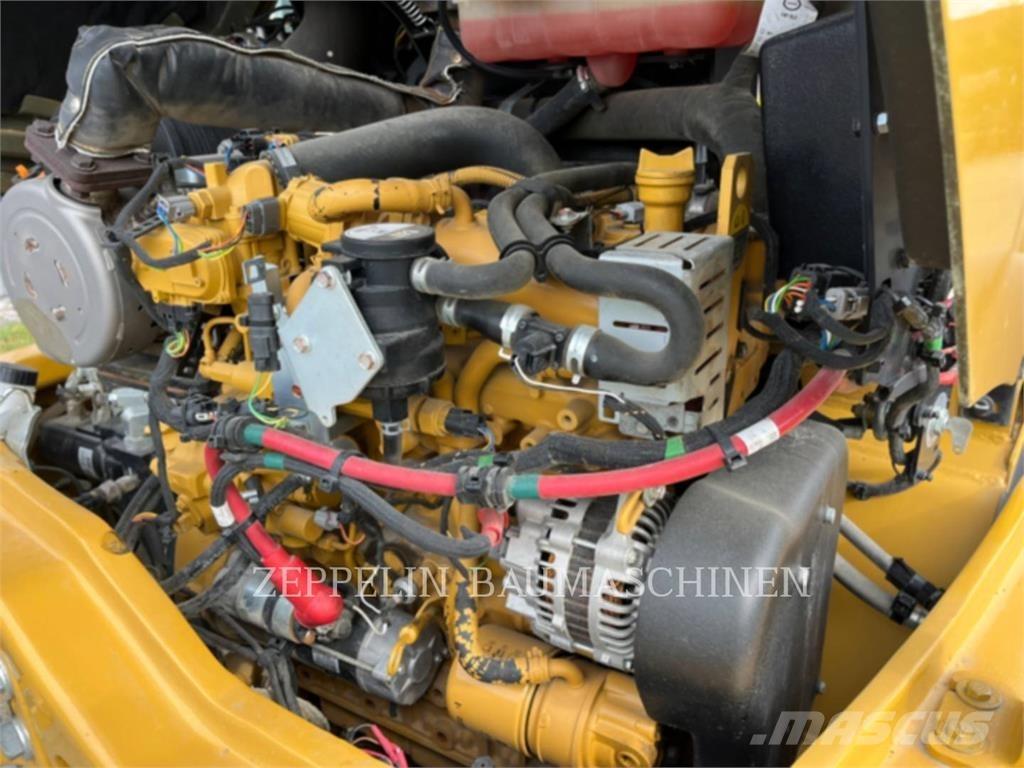 CAT 908M Фронтальные погрузчики