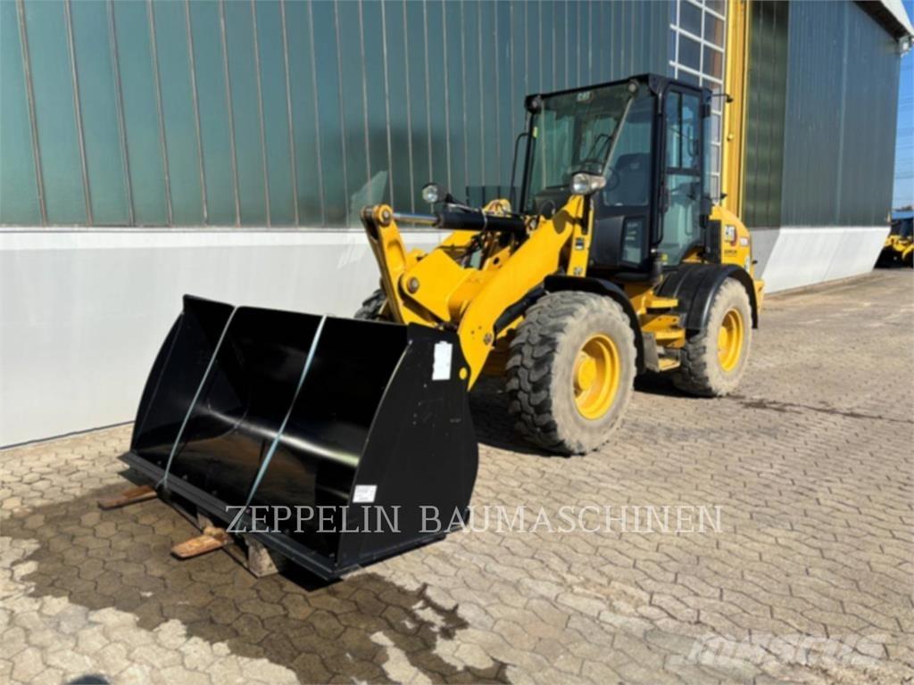 CAT 908M Фронтальные погрузчики