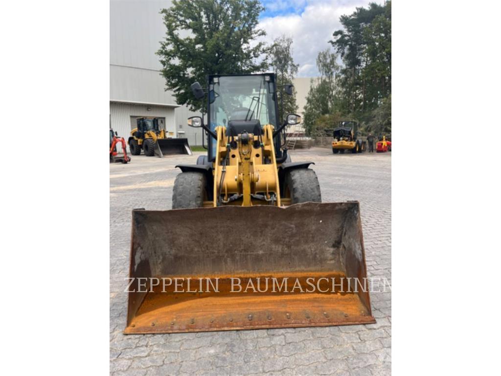 CAT 908M Фронтальные погрузчики